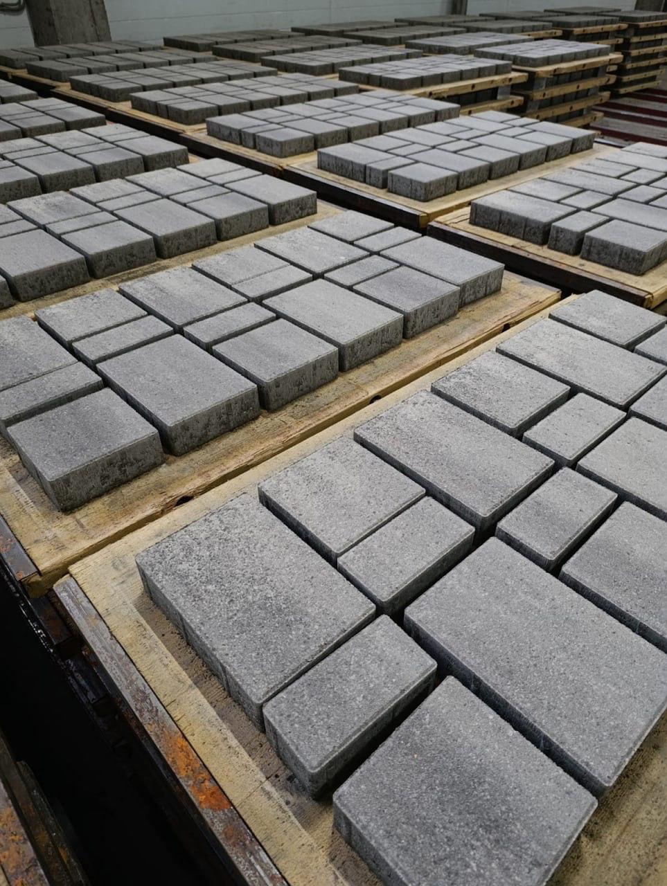 Вибропрессованная тротуарная плитка Ромб-Арт Колор Микс Пантеон Арктика фото